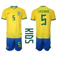 Brasilia Casemiro #5 Koti Peliasu Lasten MM-kisat 2022 Lyhythihainen (+ Lyhyet housut)